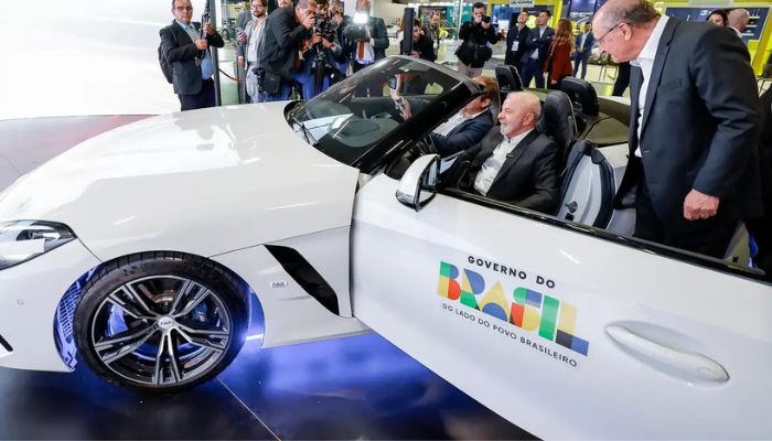  Lula celebra retirada de tarifas pelos EUA e diz que sinaliza respeito 